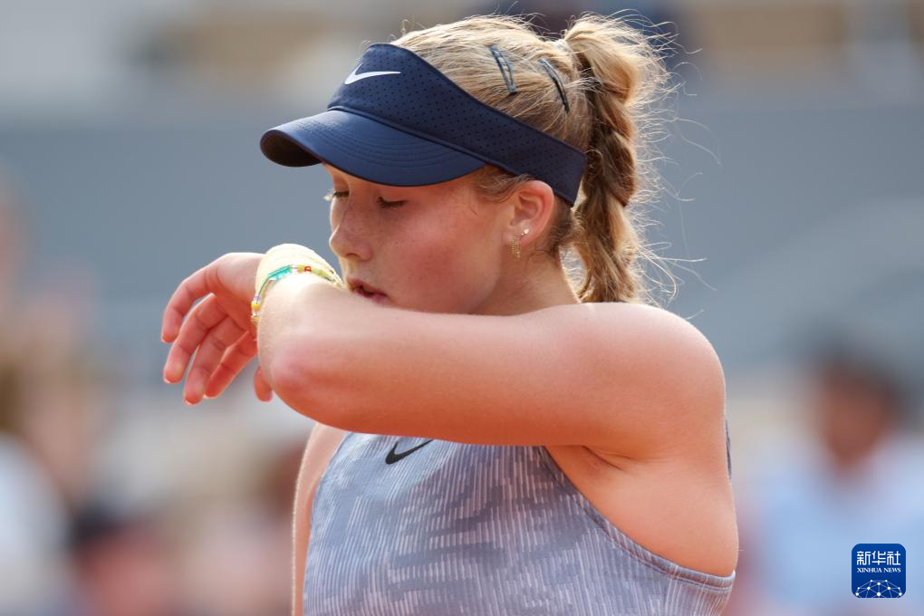 他们为她量 他们为她量